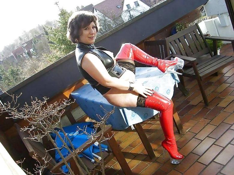 20P Hot Latex Lady