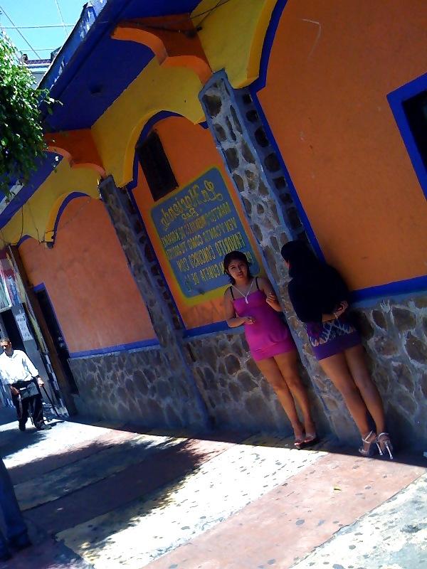 8P Tijuana-paraditas 2 (hookers)