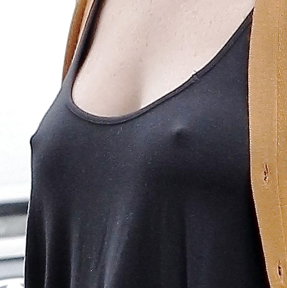 25P BIG POKIE NIPPLES THROUGH HER SHIRT