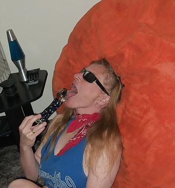 8P Amateur Redhead MILF Lady Holly Shares A Phone Encounter
