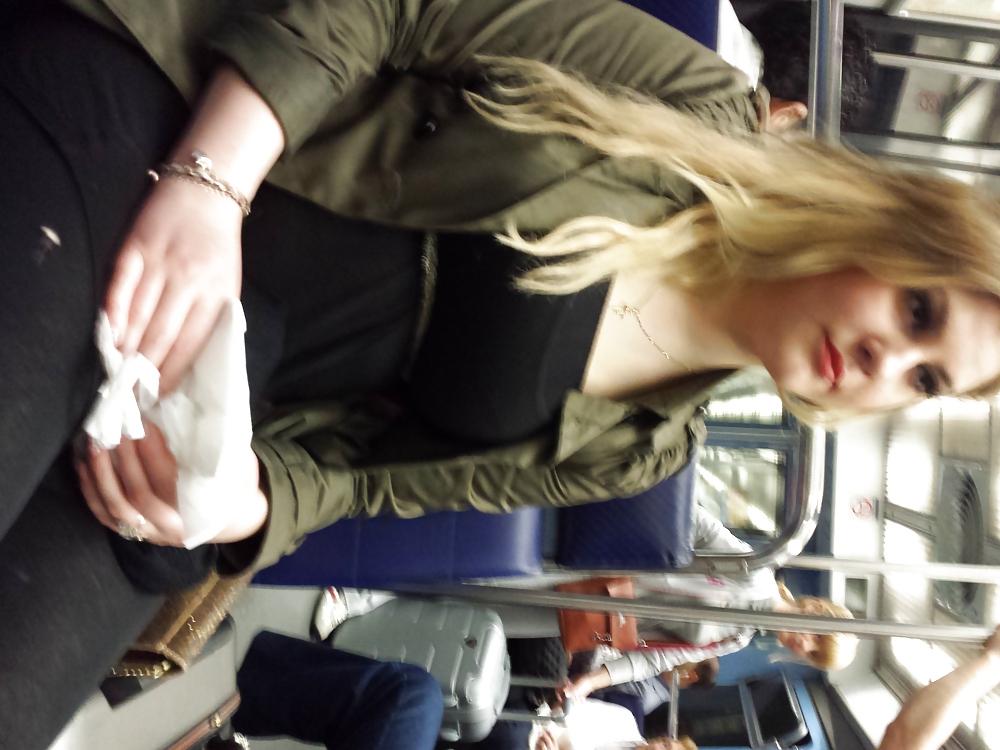 25P Voyeur in Paris
