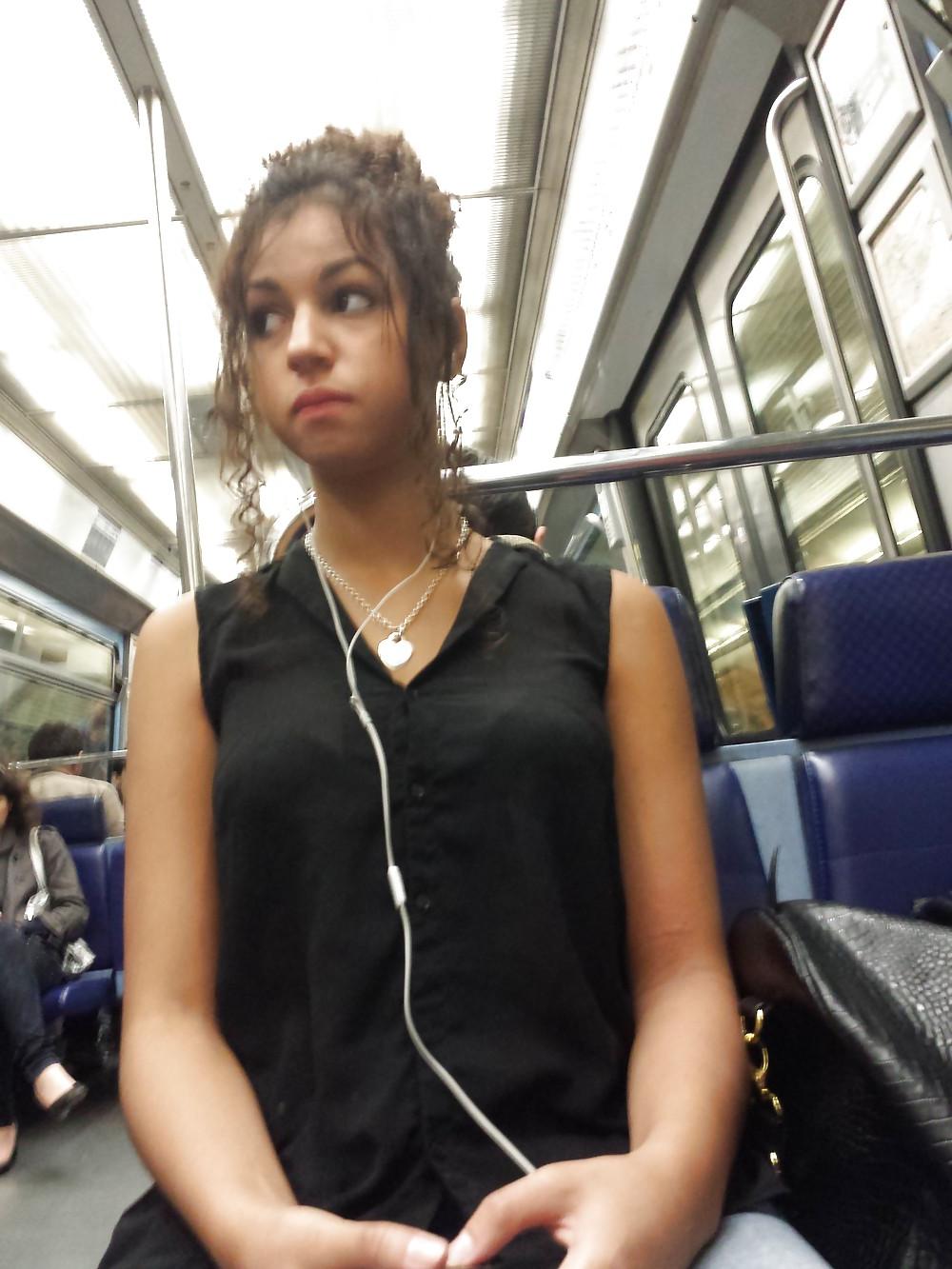 25P Voyeur in Paris