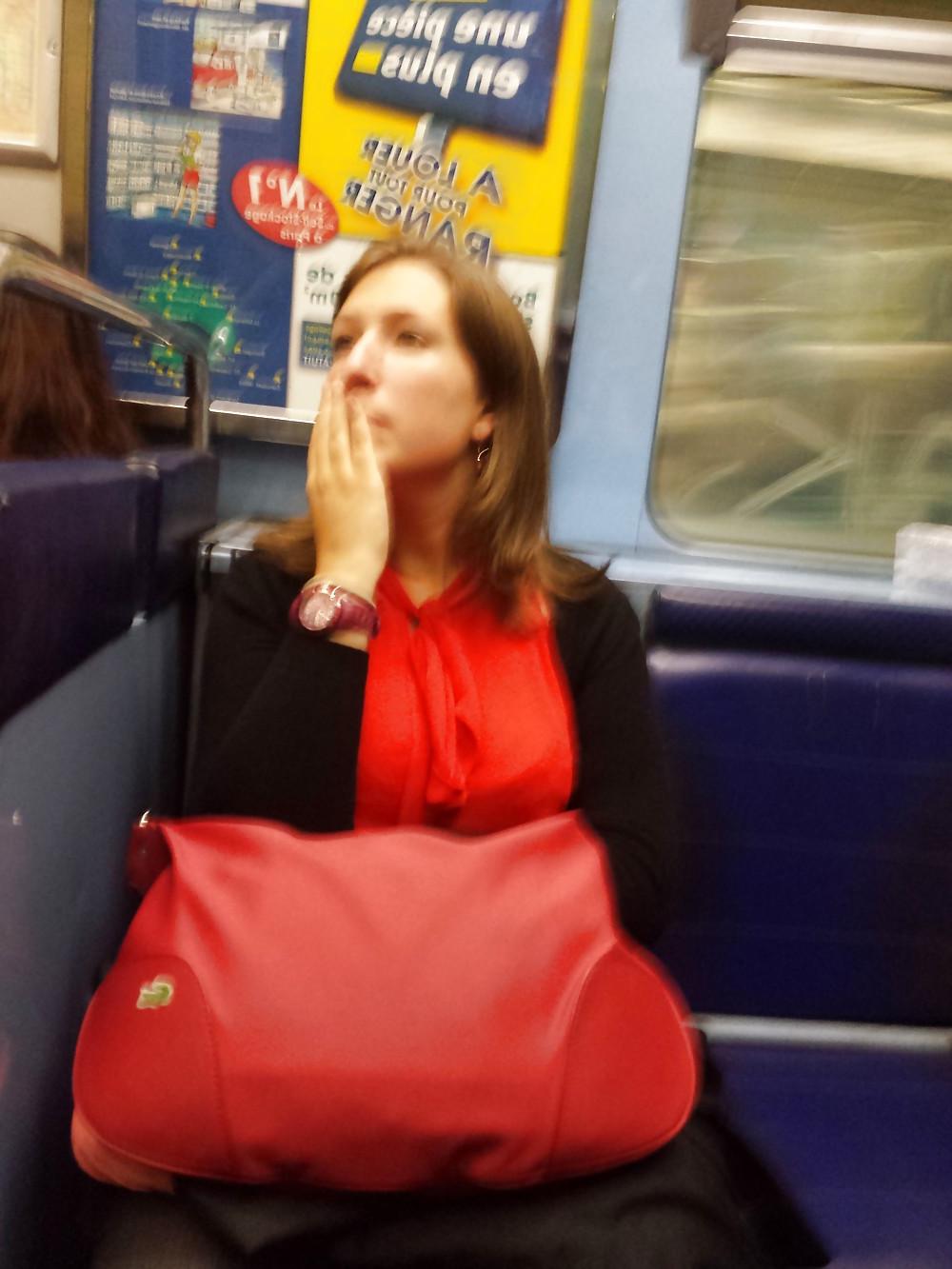 25P Voyeur in Paris