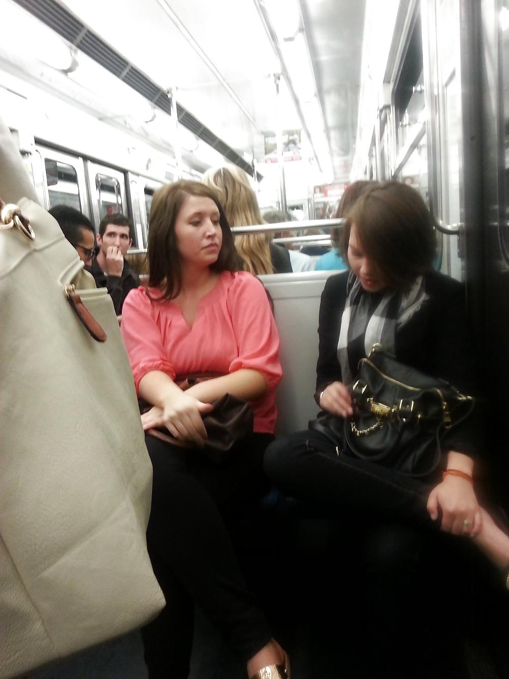 25P Voyeur in Paris