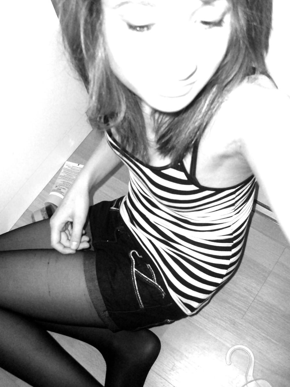 25P Teens and nylons