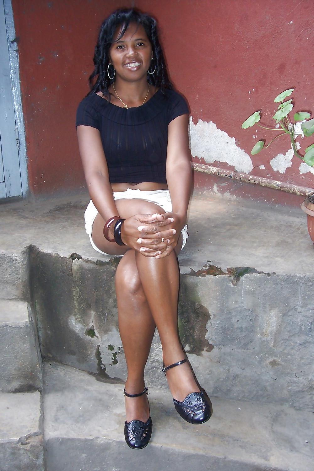 25P Madagascar - a beautifull girl