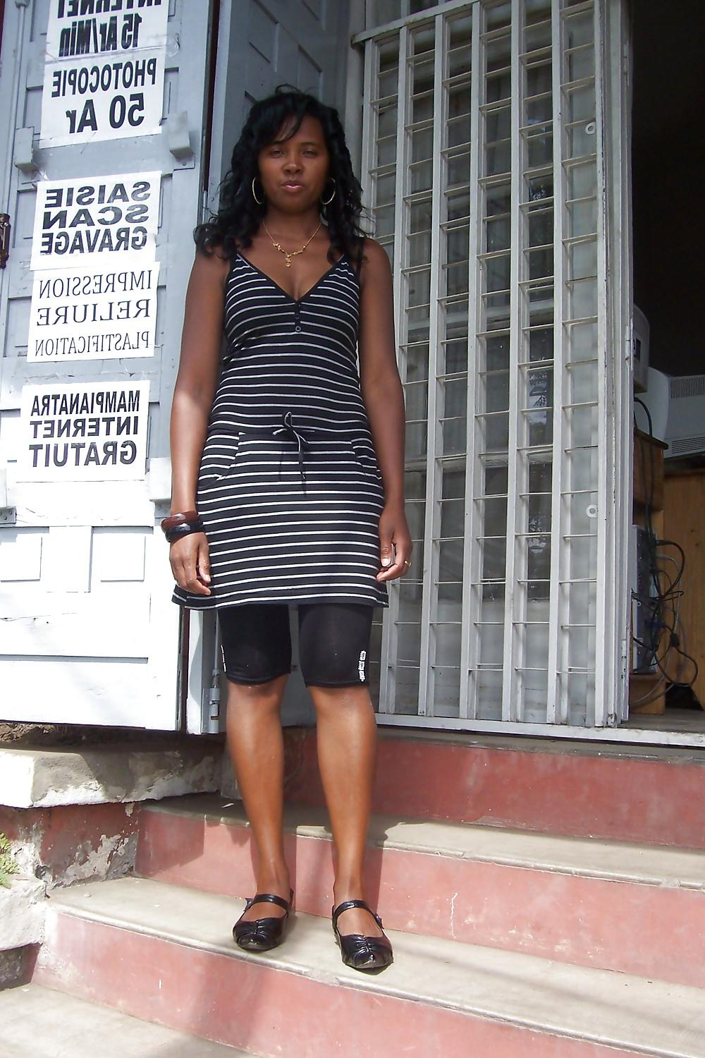 25P Madagascar - a beautifull girl