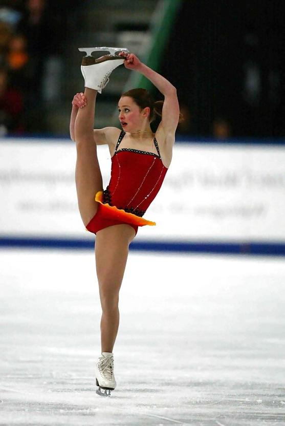 19P Hot girls ice skating