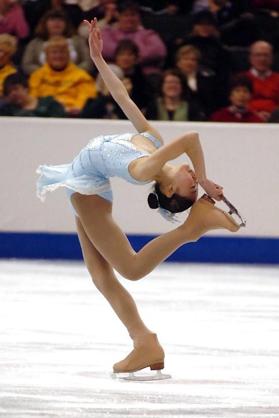 19P Hot girls ice skating