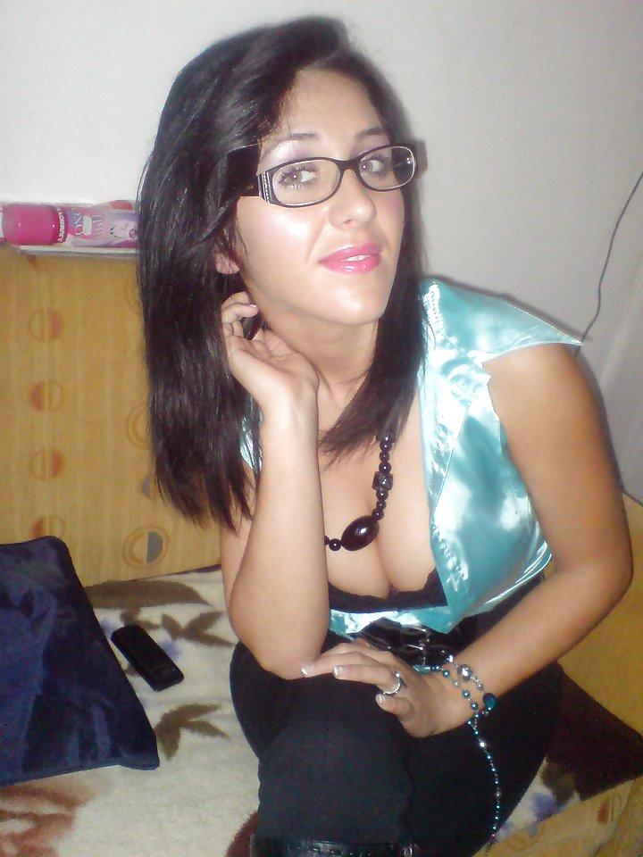 23P Romanian girl: Roberta