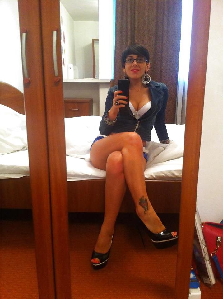 23P Romanian girl: Roberta