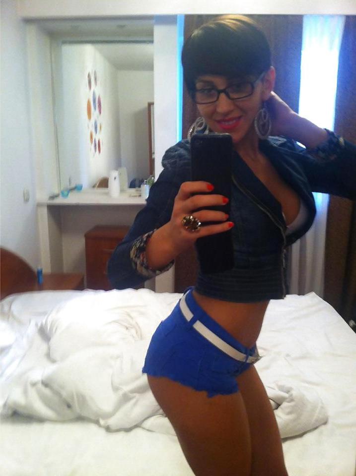 23P Romanian girl: Roberta