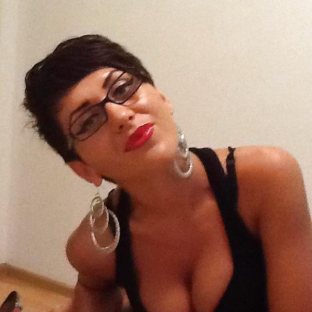 23P Romanian girl: Roberta