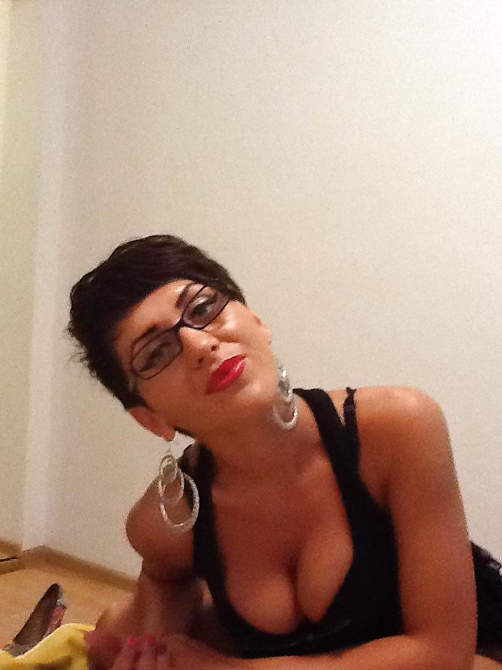 23P Romanian girl: Roberta