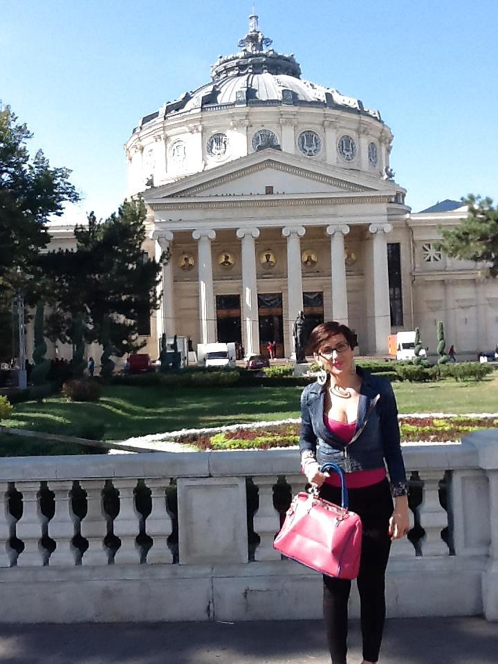 23P Romanian girl: Roberta