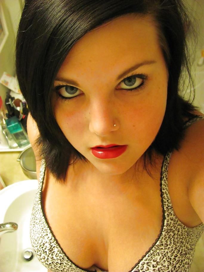 24P Cute sexy chubby teen selfpics