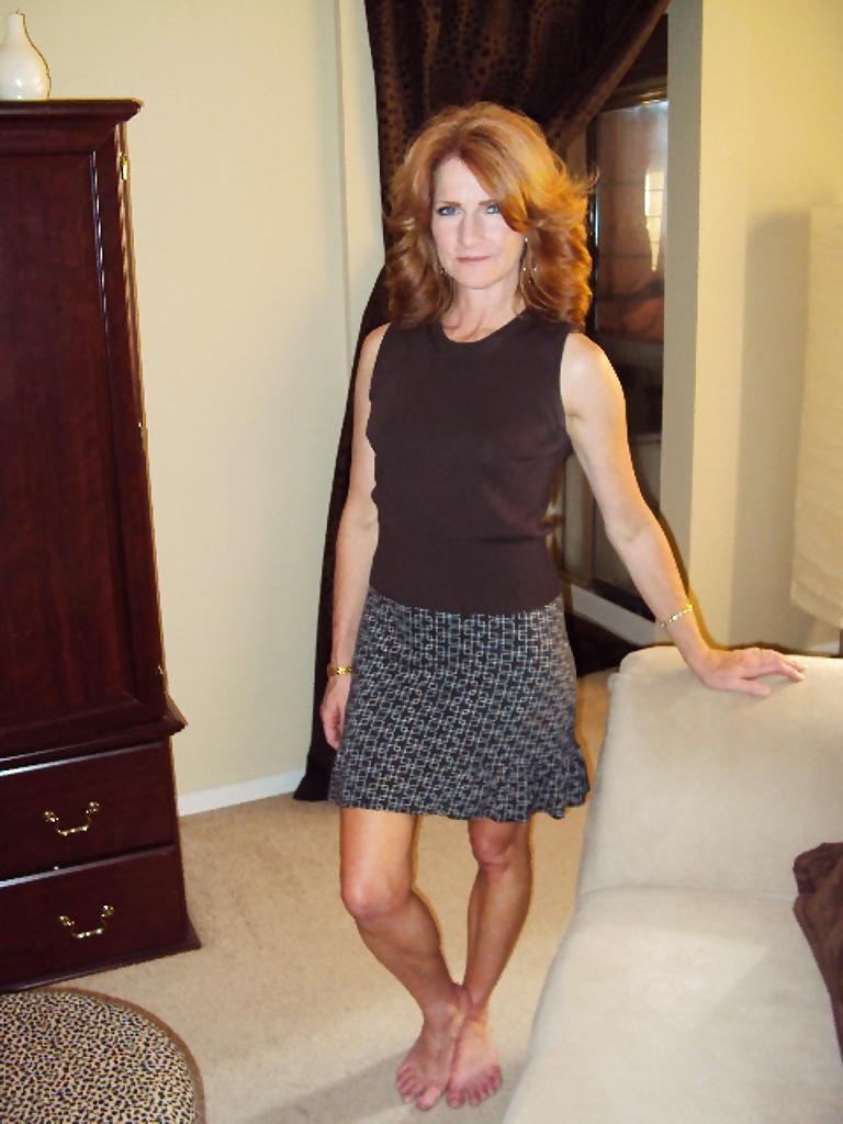 18P Wife in Skirts Dresses and Upskirt