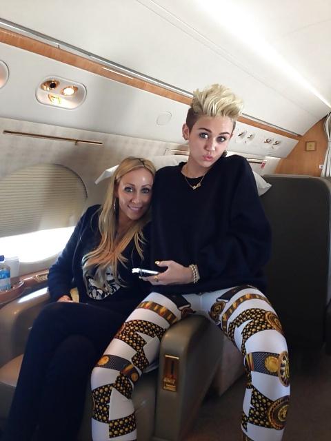 15P Miley Cyrus We can't stop