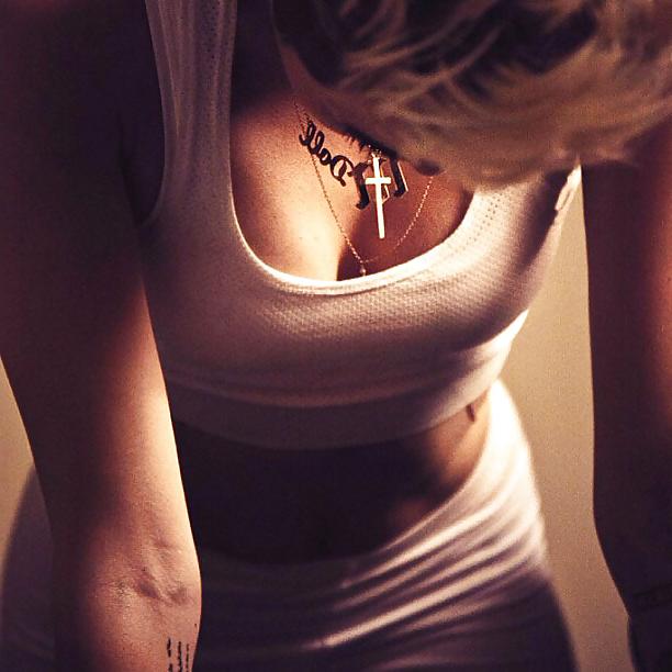 15P Miley Cyrus We can't stop