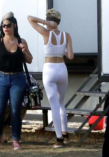 15P Miley Cyrus We can't stop