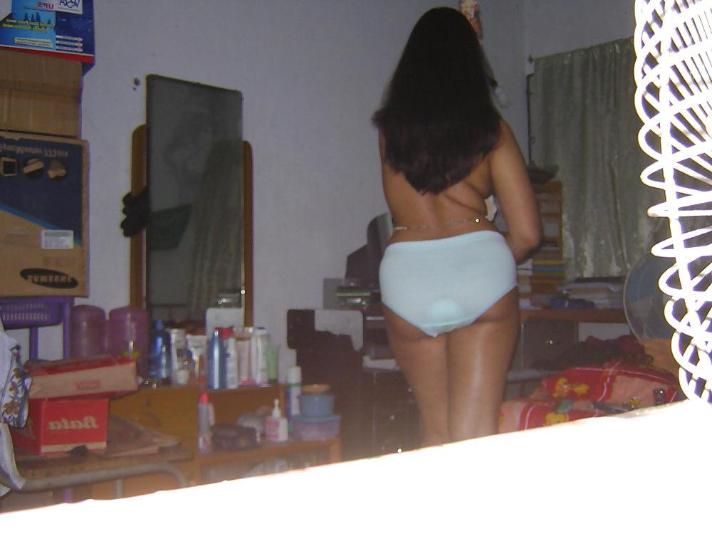 25P Young asian gets her tits out
