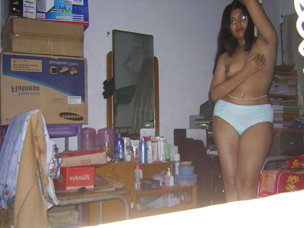 25P Young asian gets her tits out
