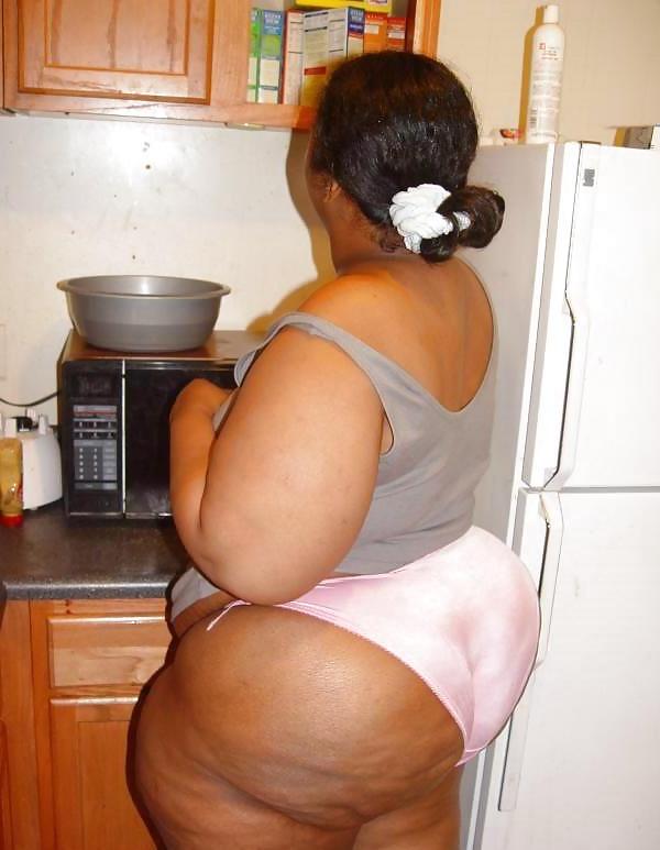 25P BIG Round & FAT Asses in the Kitchen! #2