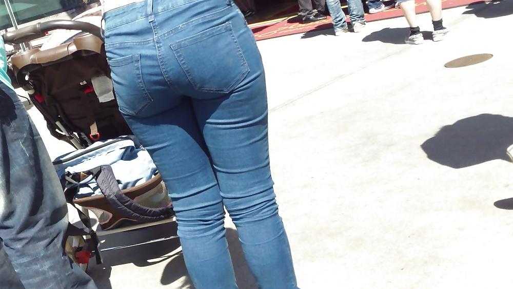 25P Nice sexy MILF ass & butt in jeans