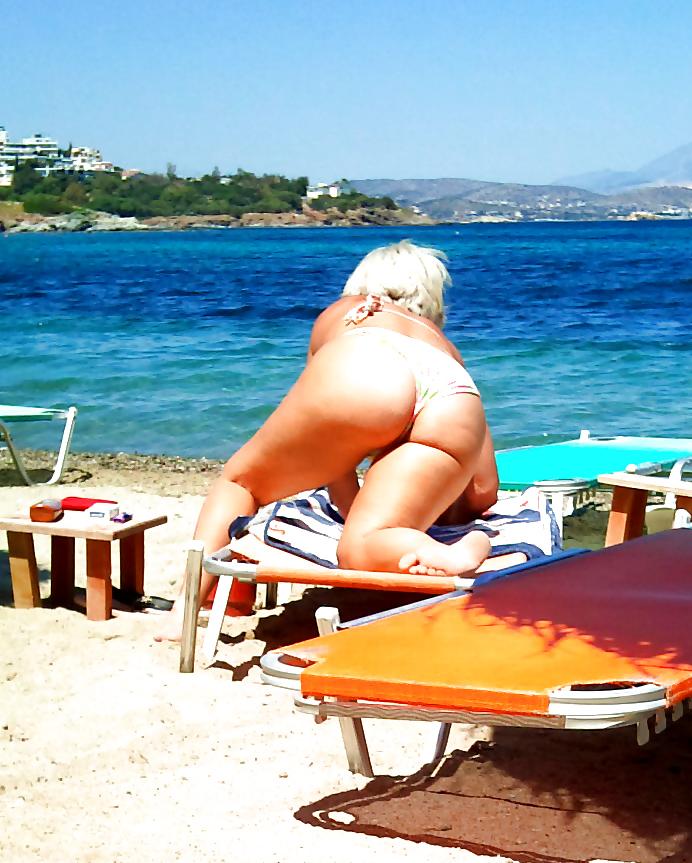 7P Greek slut mature on the beach