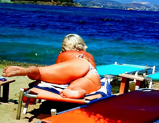 7P Greek slut mature on the beach