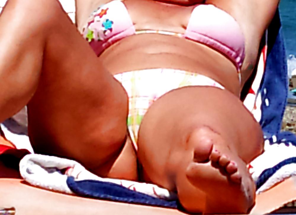 7P Greek slut mature on the beach