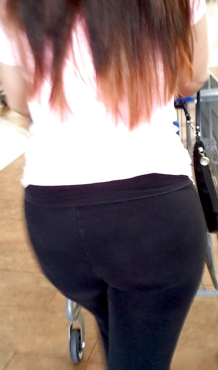 10P Cubana latina Sexy MILF FAT BUTT in tights! Voyeur Candid