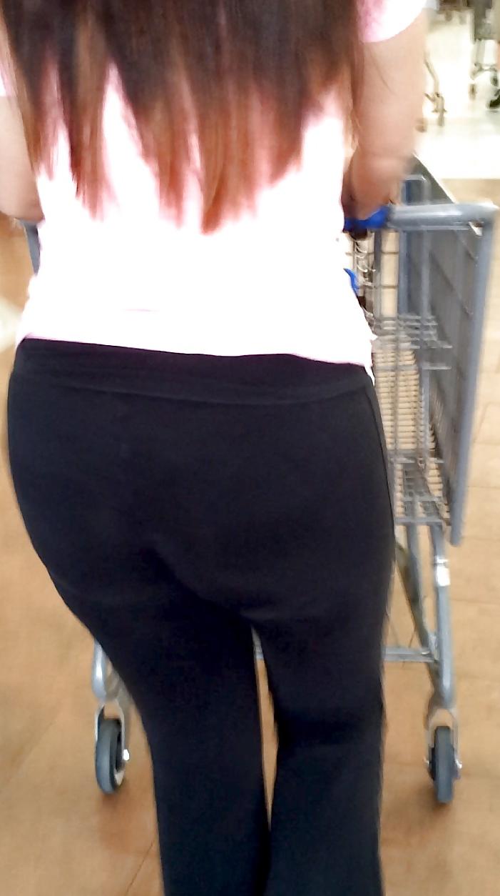 10P Cubana latina Sexy MILF FAT BUTT in tights! Voyeur Candid