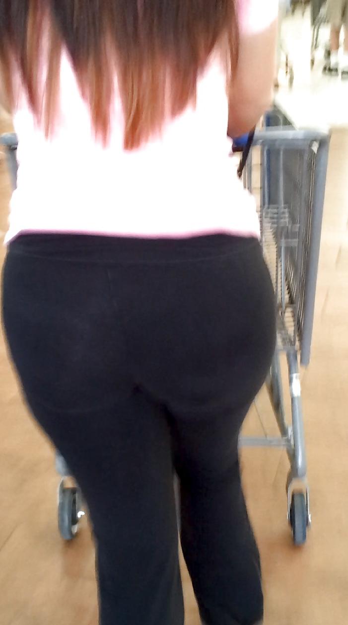 10P Cubana latina Sexy MILF FAT BUTT in tights! Voyeur Candid
