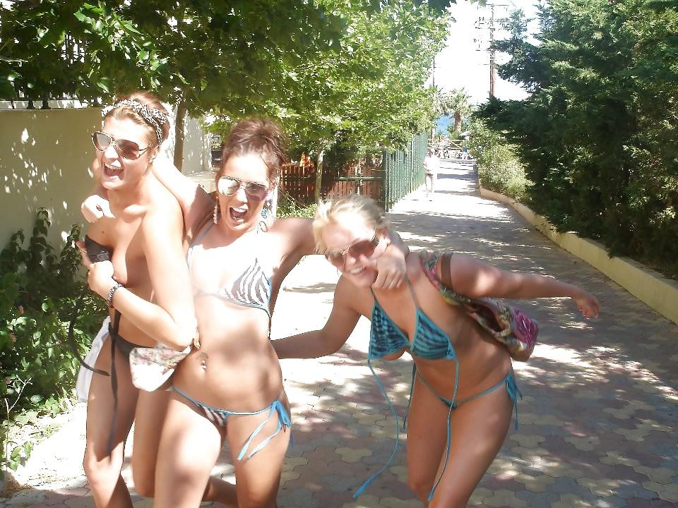 25P Upskirt and embarrassing nudity 3