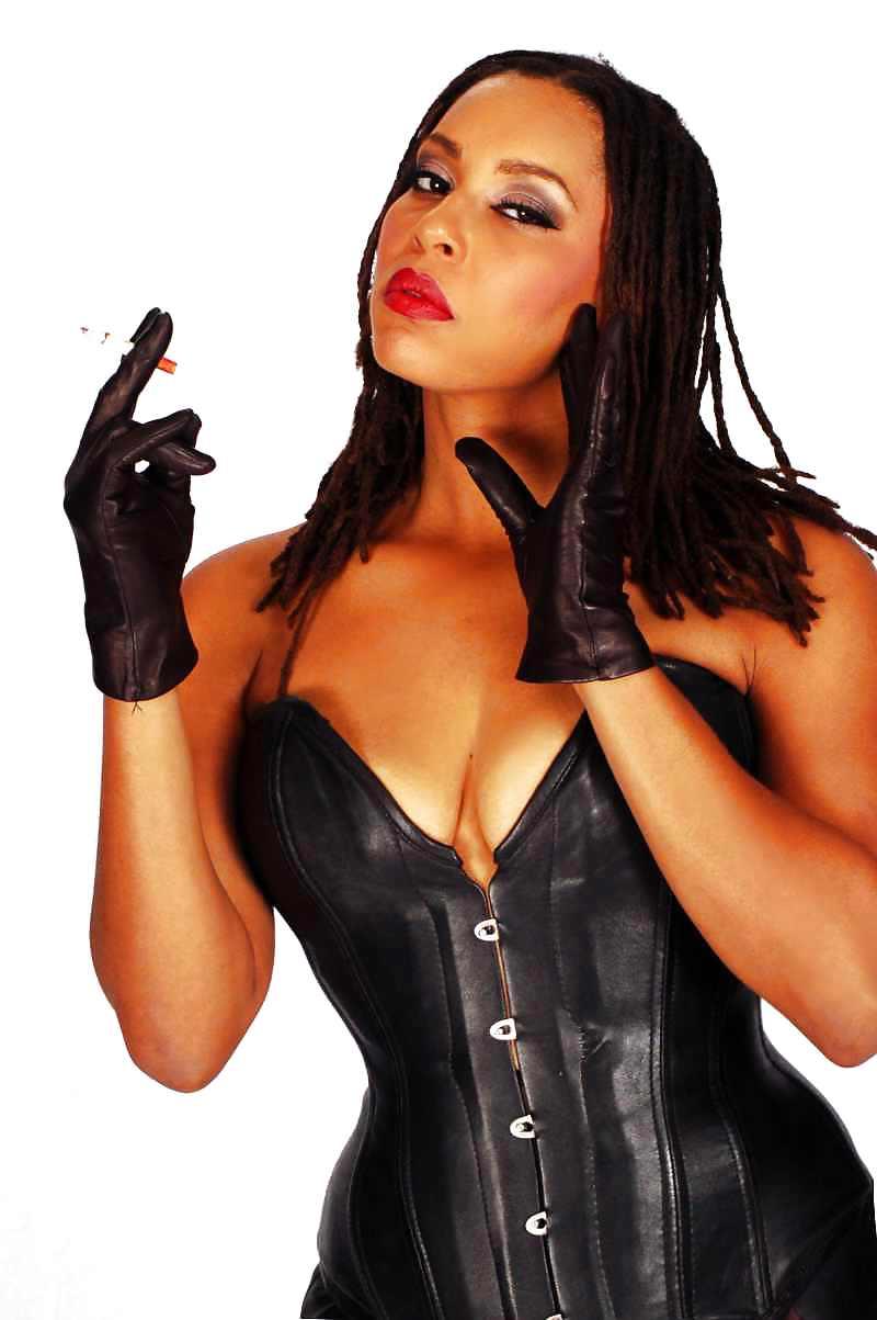 25P Ebony Dominas