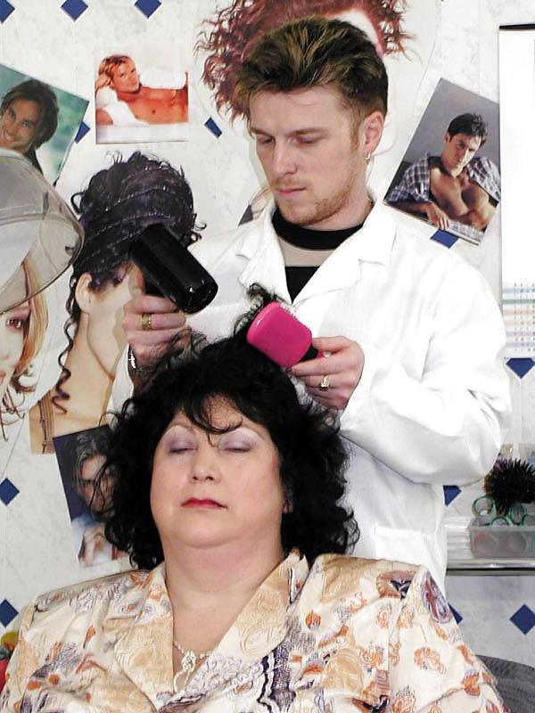 18P Granny and her hairdresser.