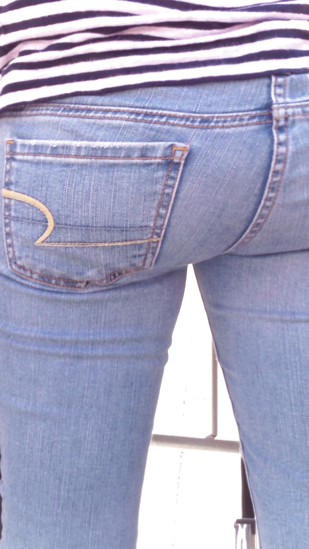 25P Teen ass & close up butt in jeans