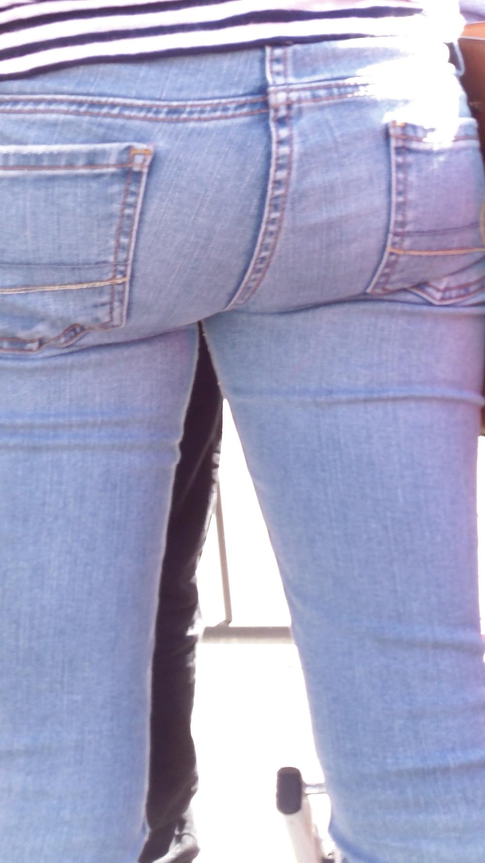 25P Teen ass & close up butt in jeans