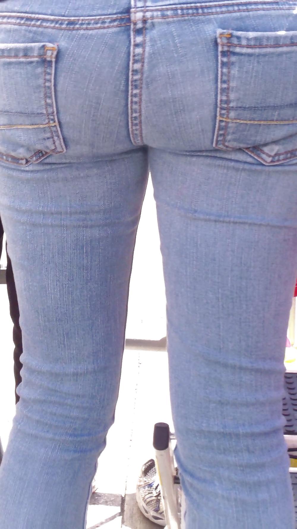 25P Teen ass & close up butt in jeans