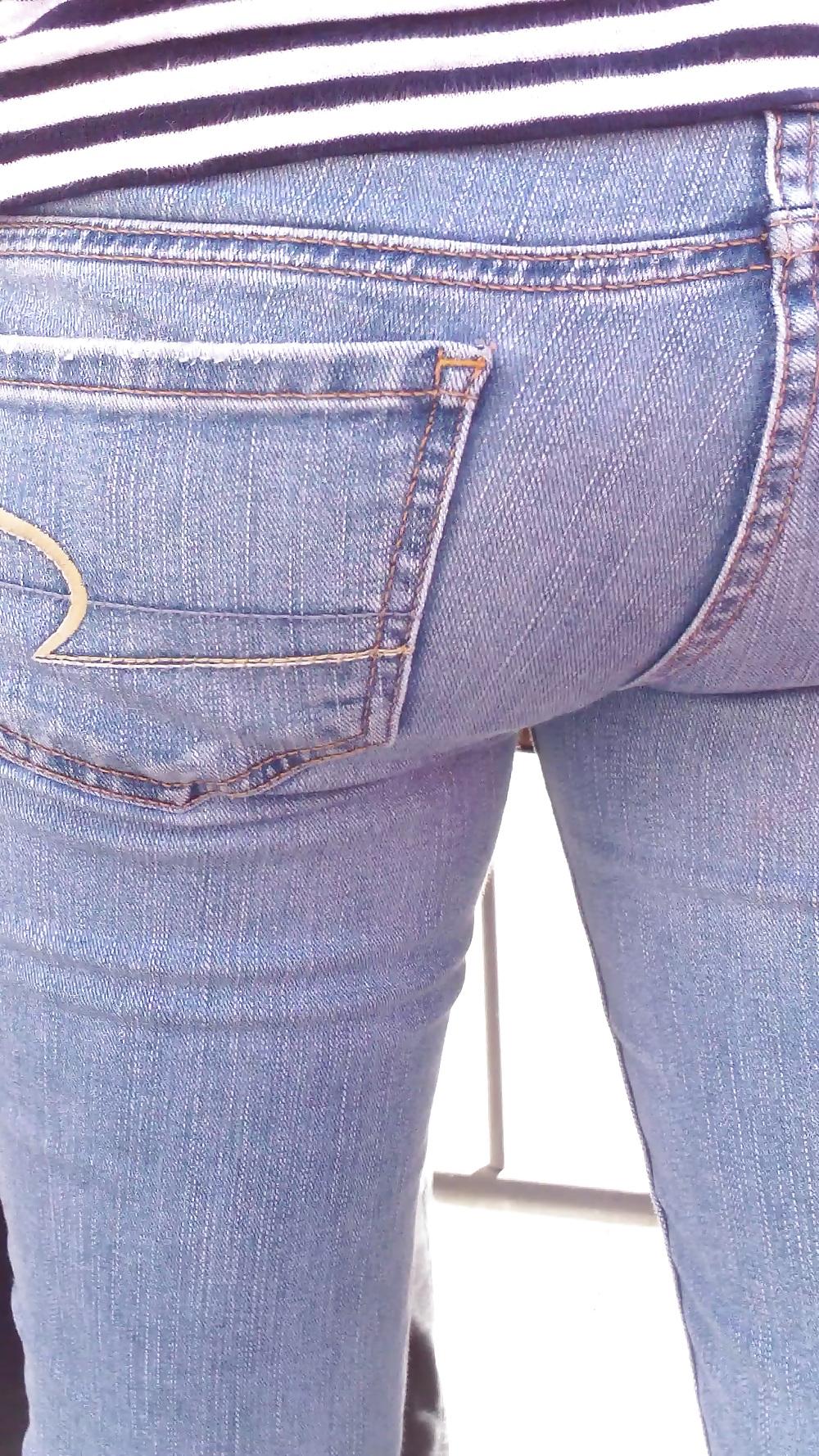 25P Teen ass & close up butt in jeans