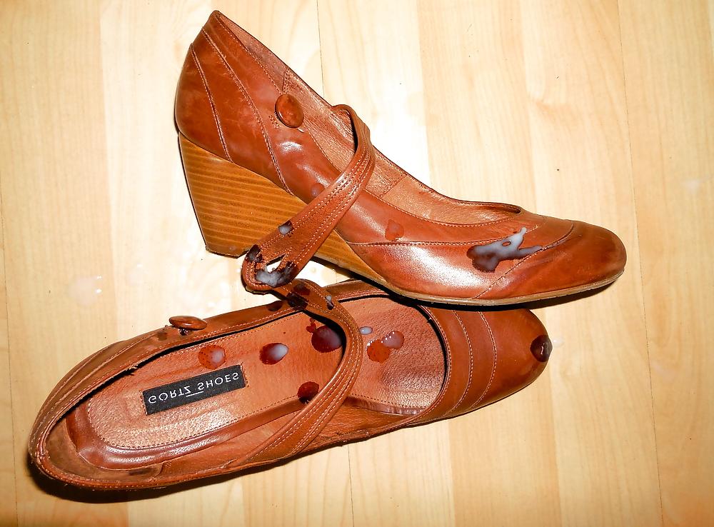 11P Bilder zum Film Heels meiner Frau (GFs Heels)