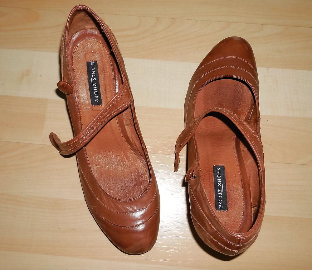 11P Bilder zum Film Heels meiner Frau (GFs Heels)