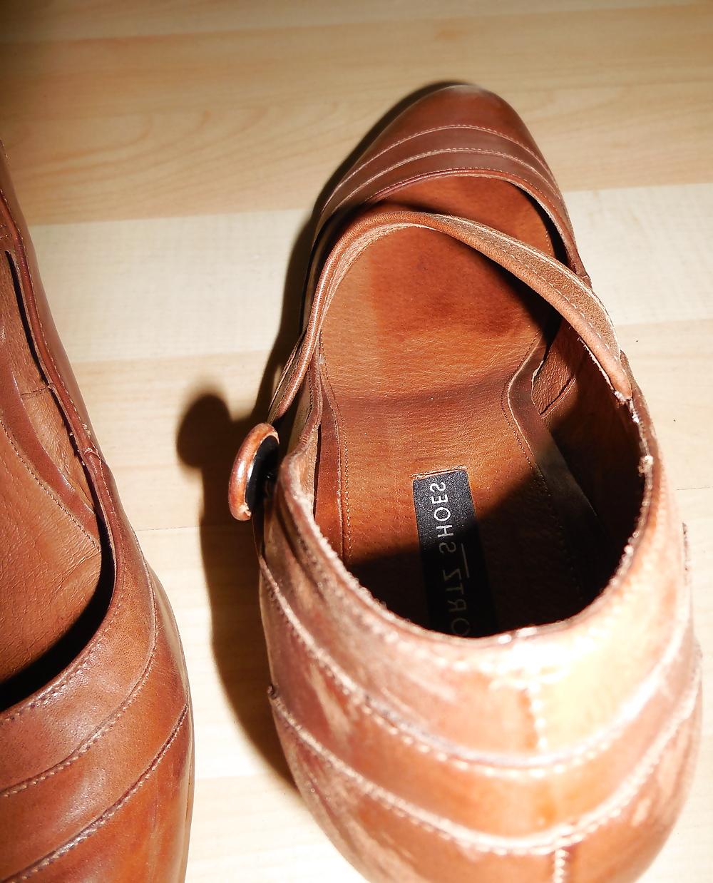 11P Bilder zum Film Heels meiner Frau (GFs Heels)