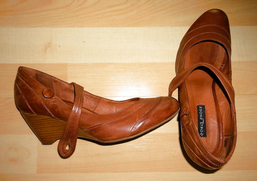 11P Bilder zum Film Heels meiner Frau (GFs Heels)