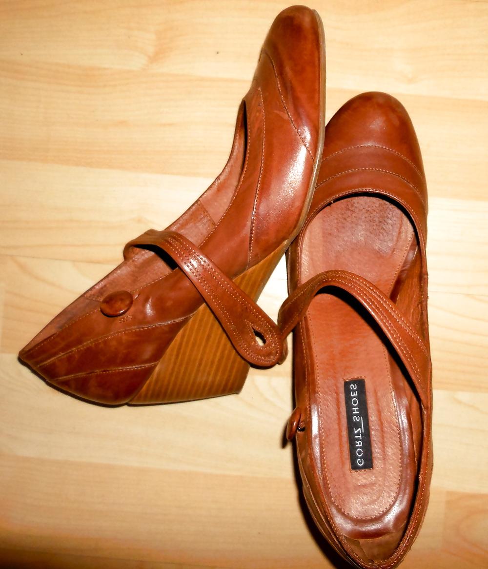 11P Bilder zum Film Heels meiner Frau (GFs Heels)