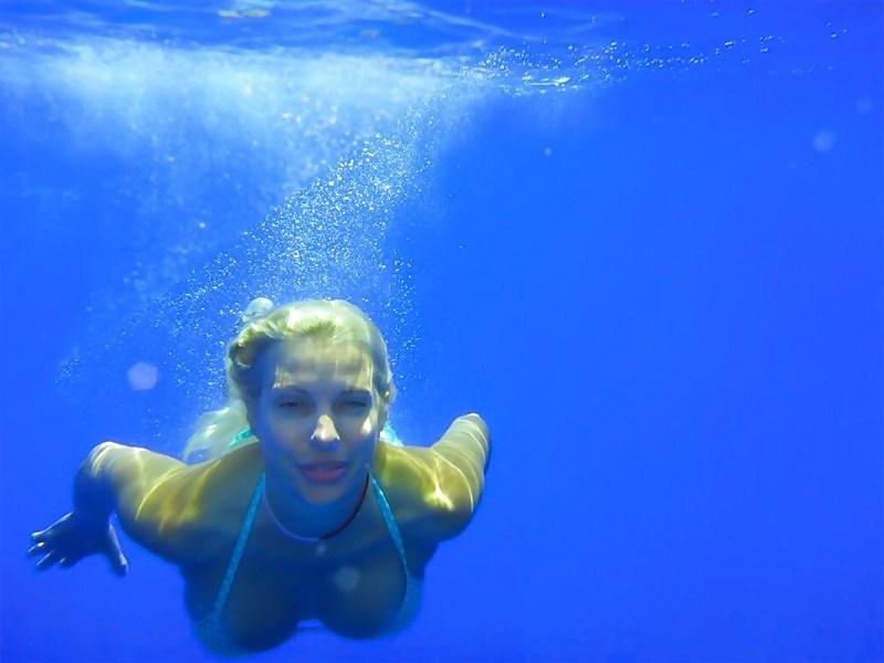25P Greek Celebs During Summer Holidays(2013)