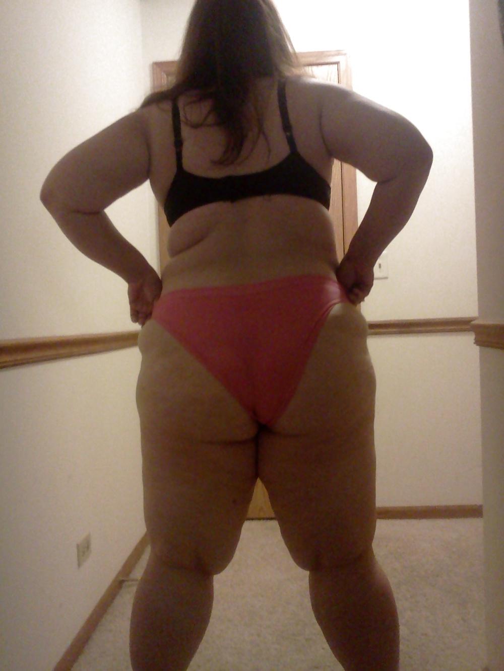 17P MY BBW SLAVE IN AND OUT HER PANTIES