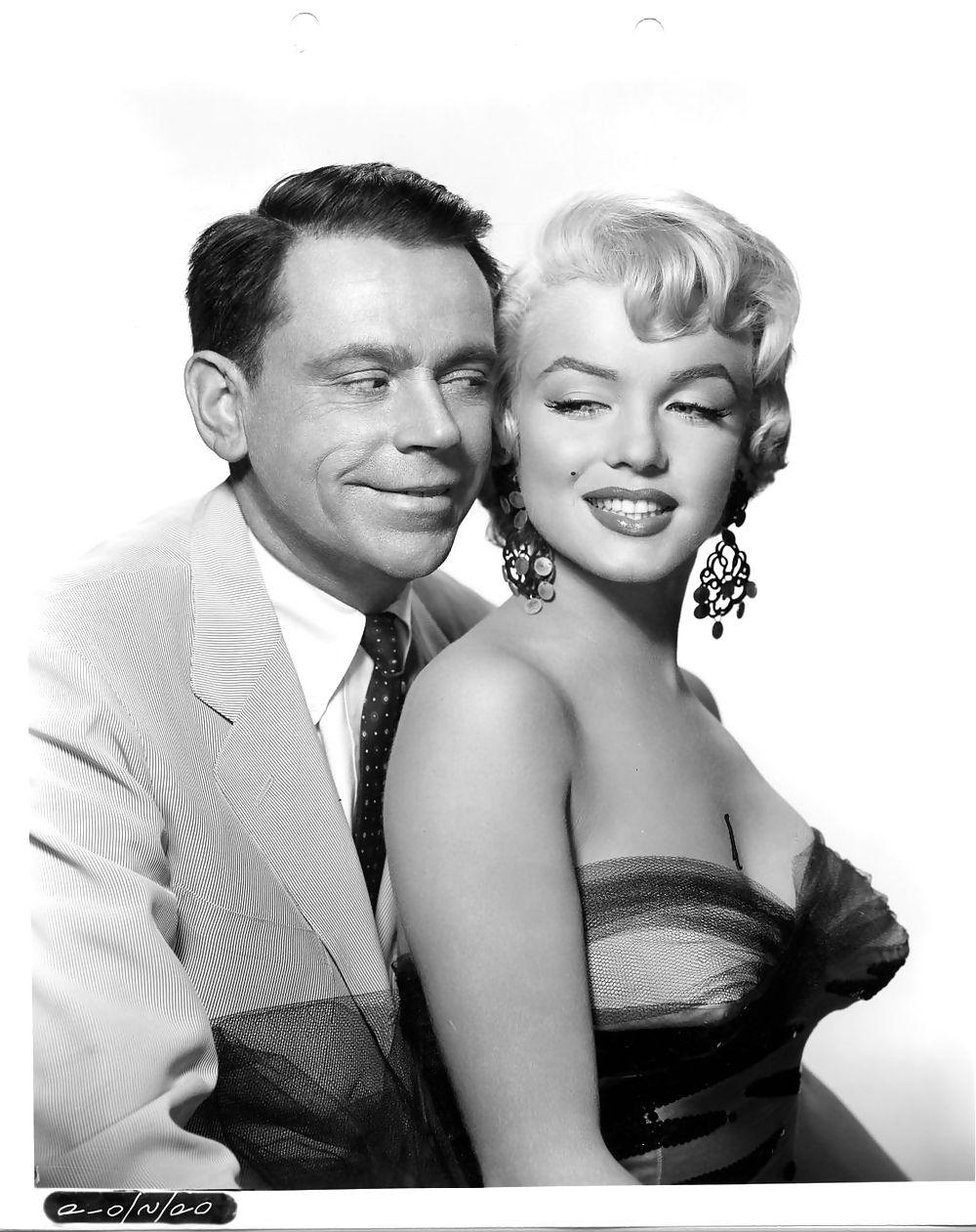 5P Hot Movie 31 : THE SEVEN YEAR ITCH  