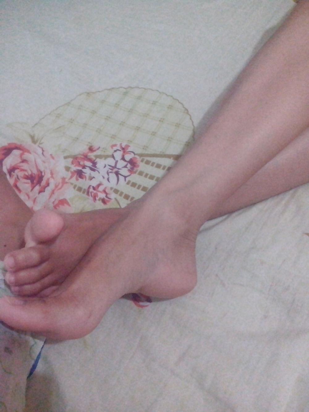 18P My Filipino GF's Feet